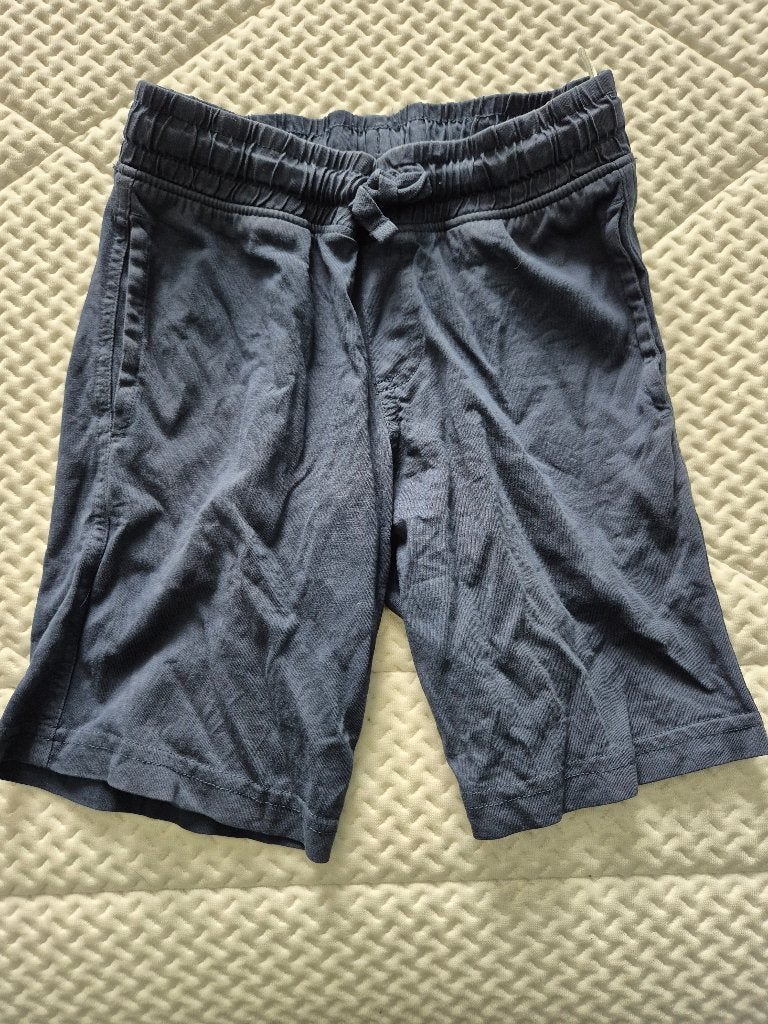 Korte broeken maat 122, Kinderen en Baby's, Kinderkleding | Maat 122, Broek, C&A, Ophalen of Verzenden, Zo goed als nieuw
