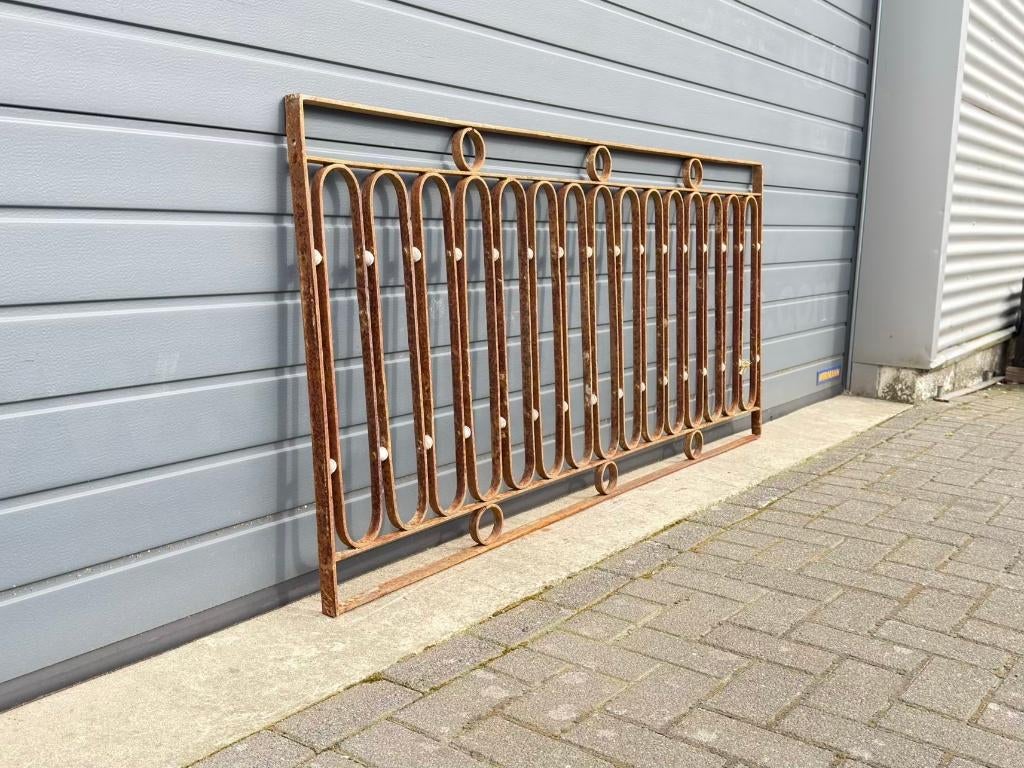 Antiek laag smeedijzeren hekwerk met ovale spijlen en patina, Tuin en Terras, Tuinhekken en Hekwerk, Ophalen of Verzenden, Gebruikt