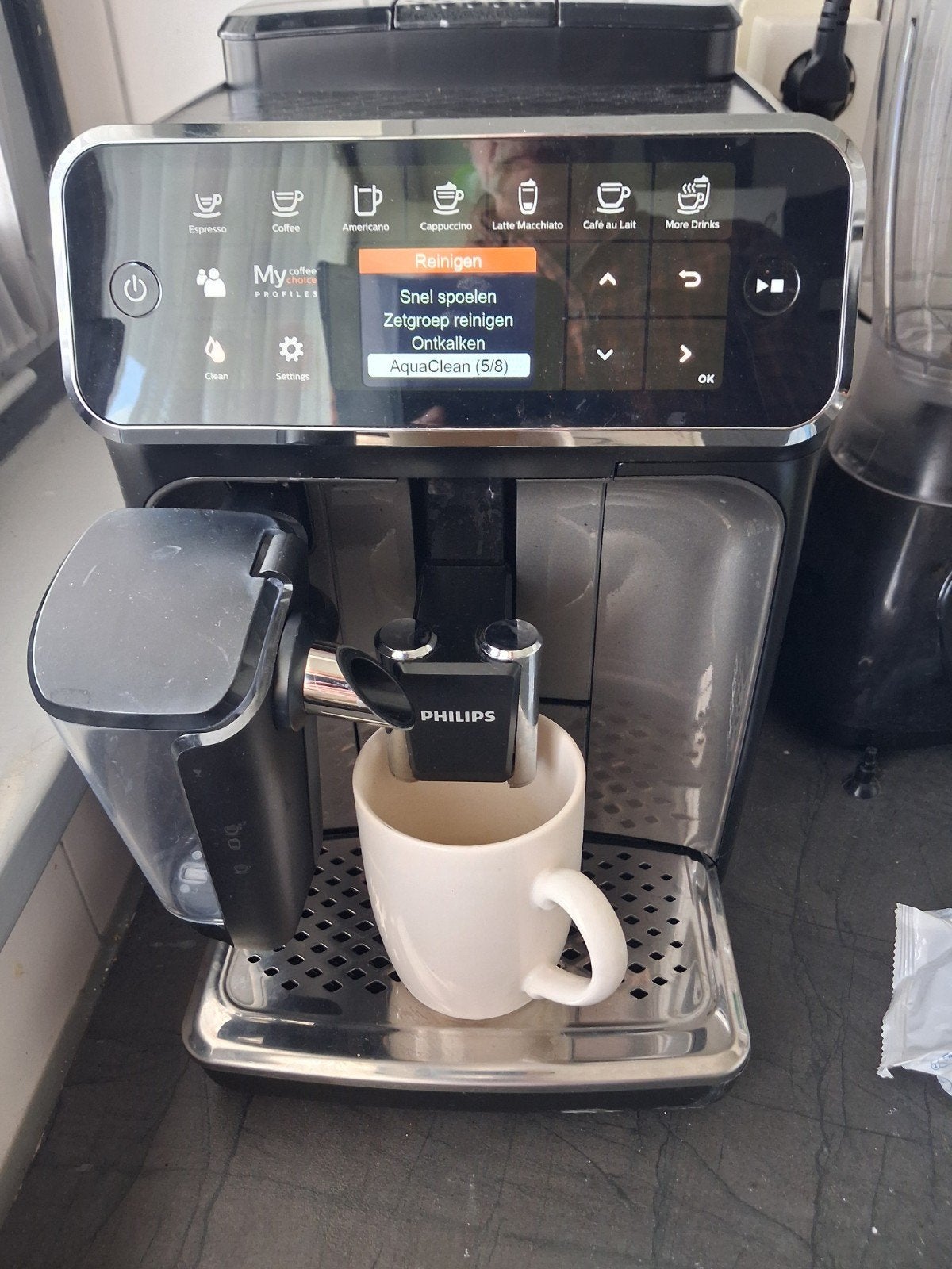 Philips 4300 LatteGo volautomatische espressomachine, Witgoed en Apparatuur, Koffiezetapparaten, Ophalen, Afneembaar waterreservoir