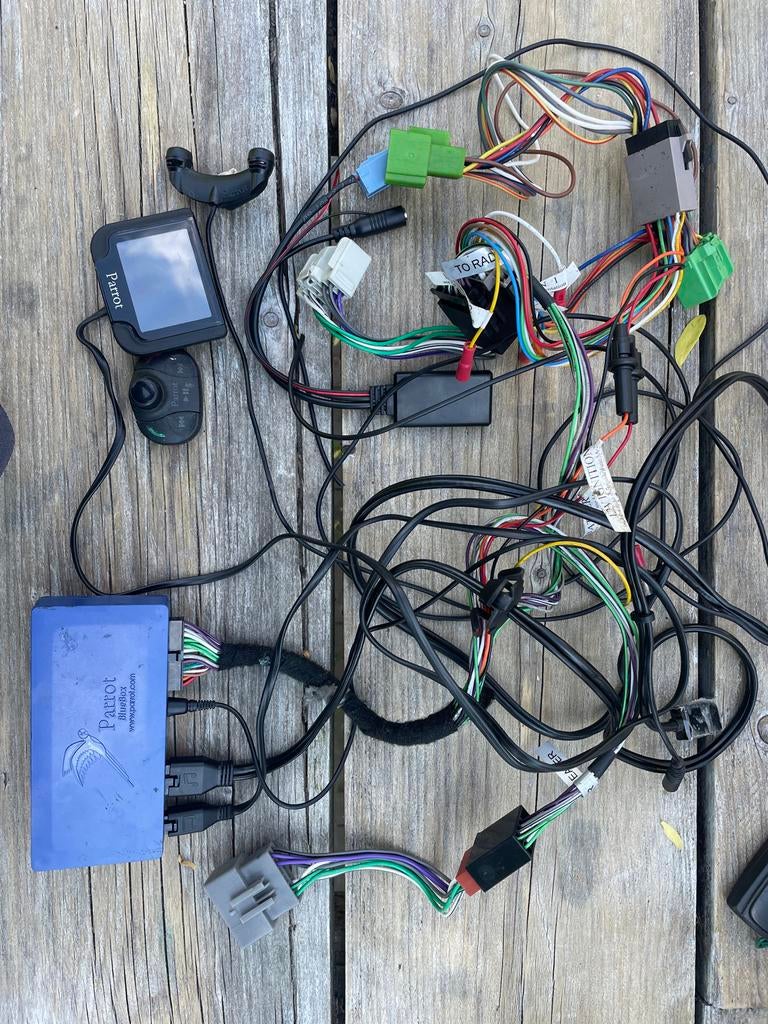 Parrot Bluetooth MKi9200 Carkit Volvo V70, Auto diversen, Carkits, Zo goed als nieuw, Ophalen of Verzenden
