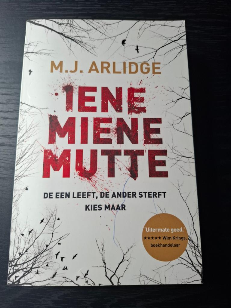 M.J. Arlidge - Iene Miene Mutte, Boeken, Thrillers, Ophalen of Verzenden, Zo goed als nieuw, M.J. Arlidge