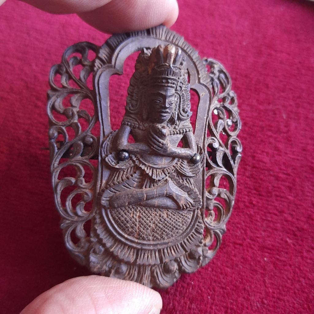 Indonesië Bali: Boeddhistische Broche van Kokosnoot, Verzenden, Zilver, Overige materialen