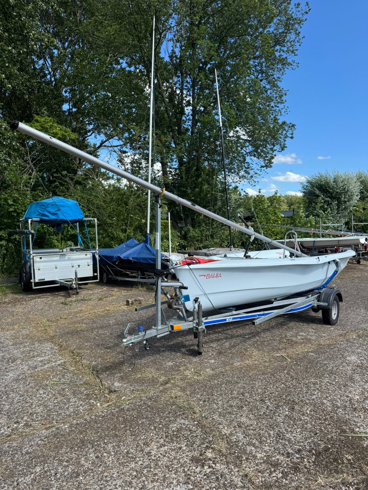 Laser Bahia Gennaker, incl trailers en Yamaha 2,5 pk motor, Watersport en Boten, Ophalen, Laser, Zo goed als nieuw, Polyethyleen