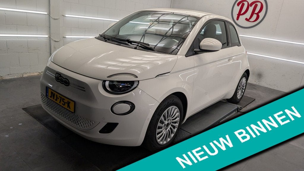 Fiat 500e 3+1 La Prima 42 kWh | 2024 | 950km | JBL | Camera, Auto's, Fiat, 1300 kg, 4 stoelen, Leder en Stof, Wit