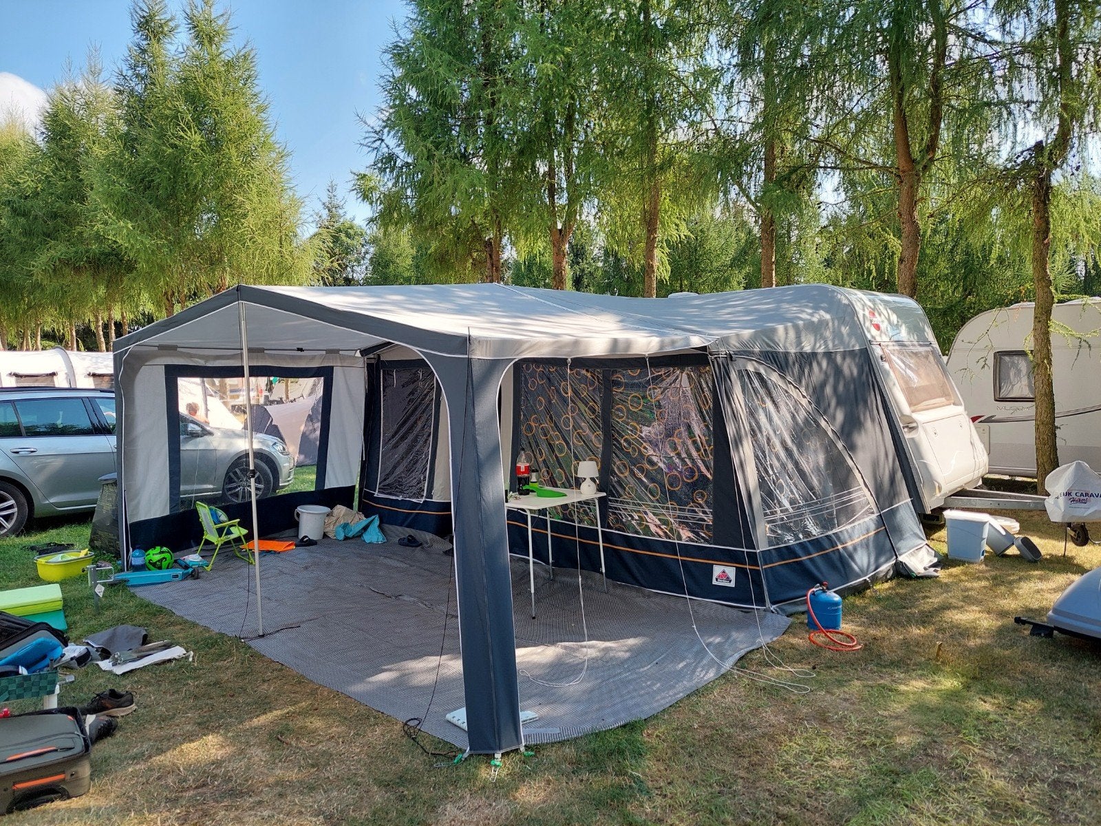 Caravan Bürstner 390TK met treinzit en stapelbed, Caravans en Kamperen, Caravans, Koelkast, Treinzit, Particulier, Bürstner