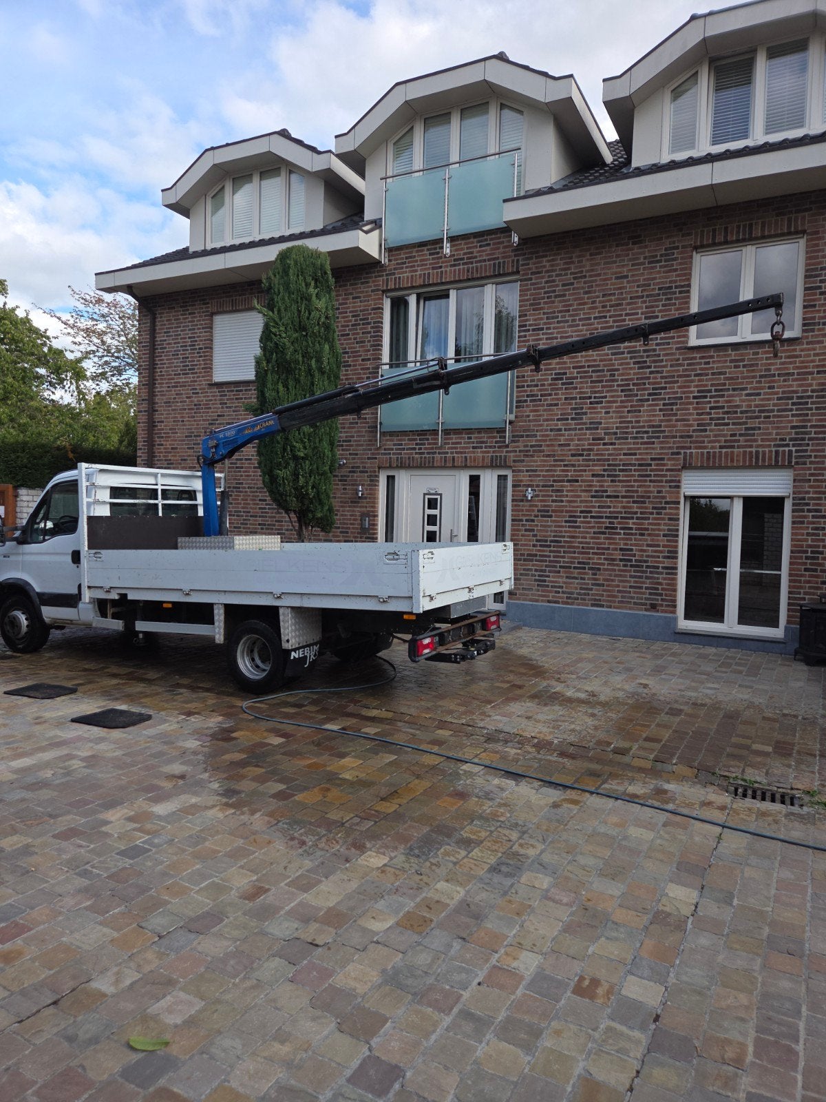 vrachtauto open laadbak met 2.1 ton kraan hydrolisch, Auto's, Automaat, Achterwielaandrijving, Zwart, Iveco