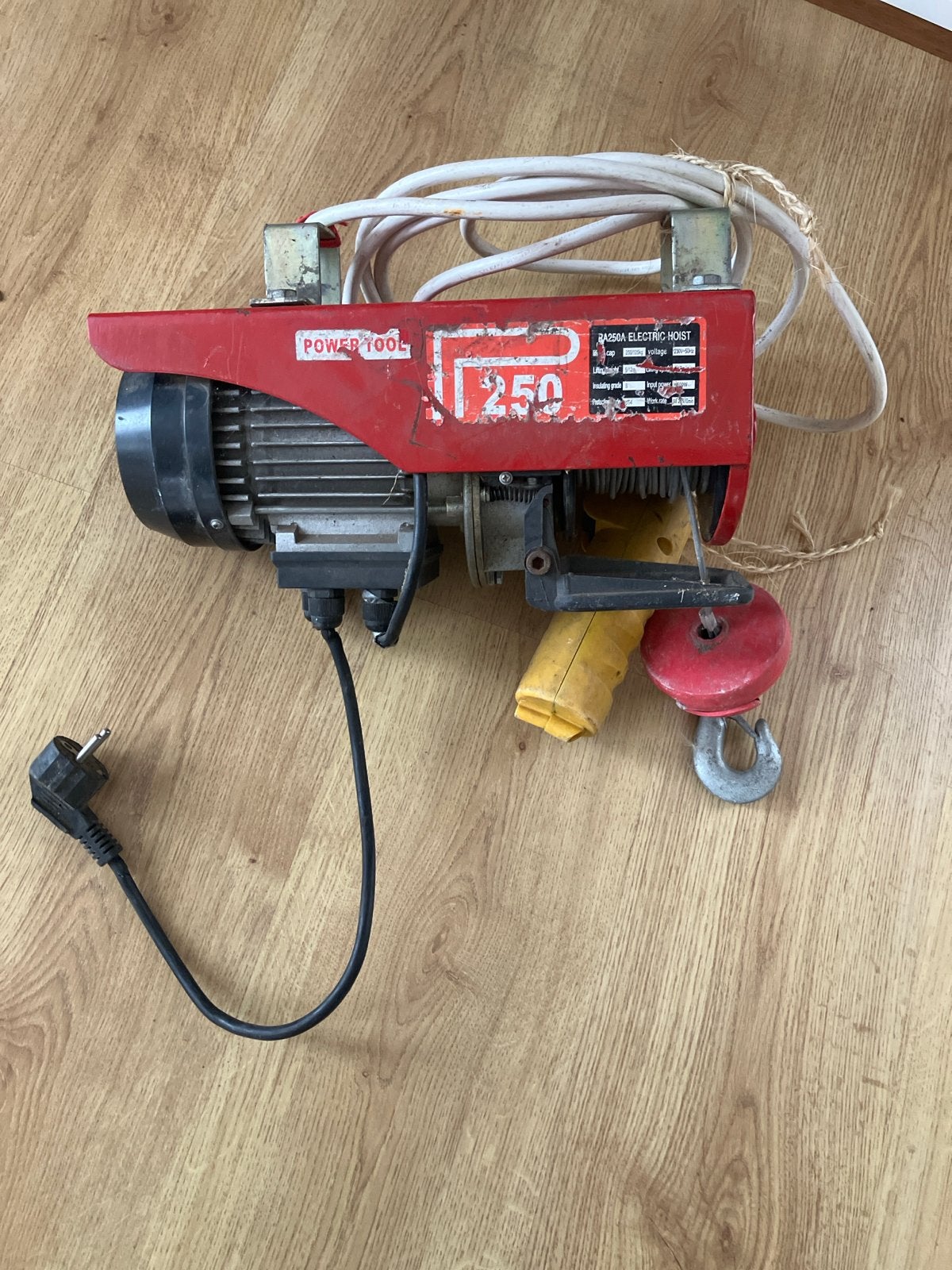 PA250A Elektrische Takel 230V - 250/125kg, 6/12m, Doe-het-zelf en Verbouw, Ophalen, Gebruikt, Elektrisch