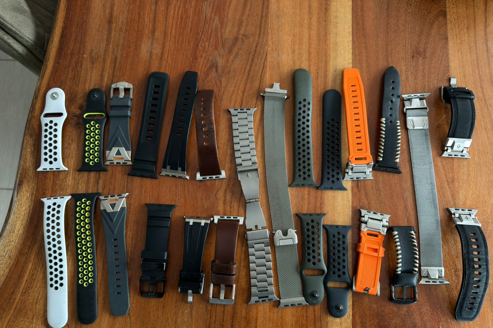Foto 3 van 14x Apple Watch bandjes 44 / 45 / 49 mm