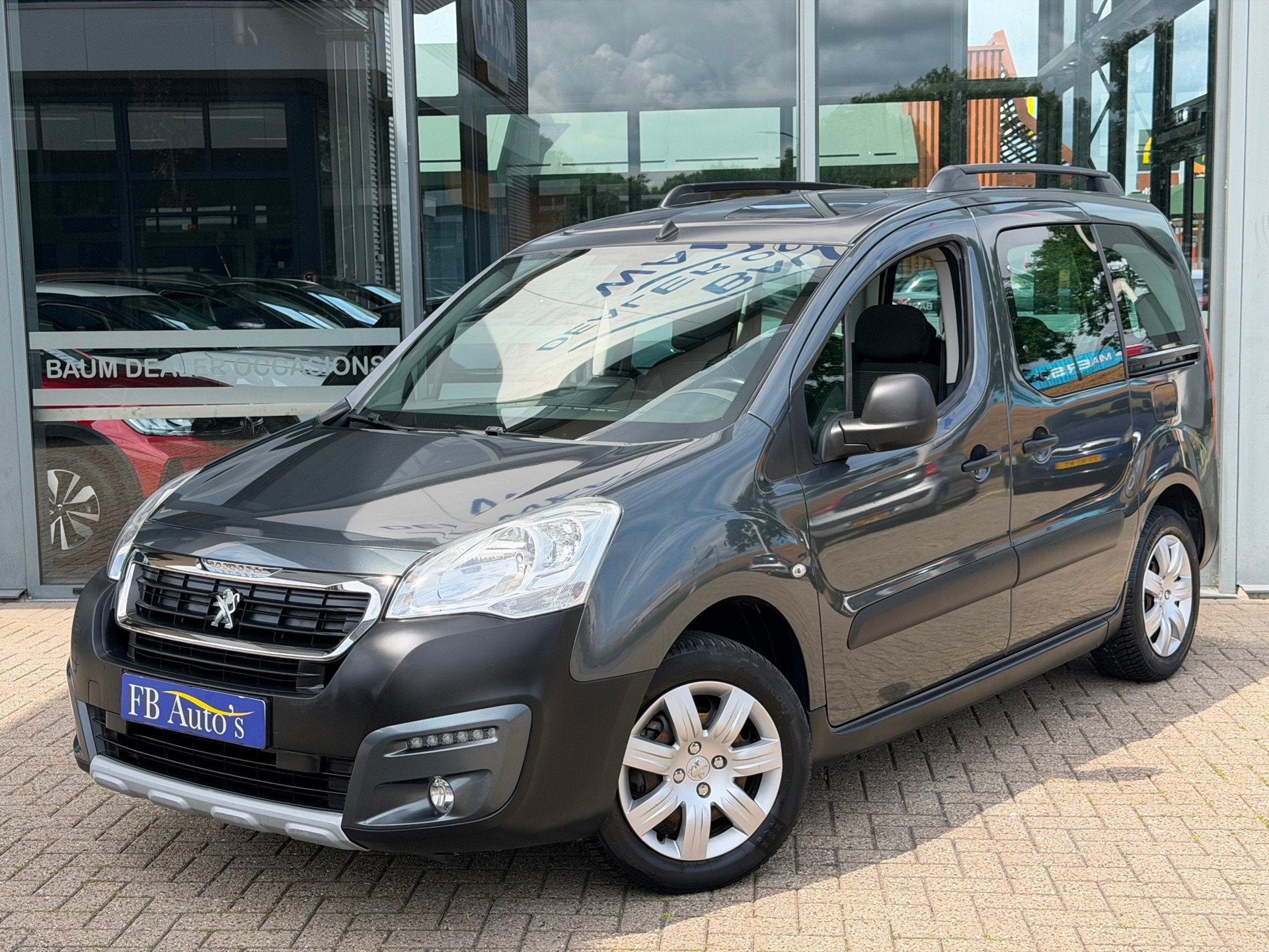 Peugeot Partner Tepee 1.2 PureTech Active Airco Cruise Navi, Auto's, Peugeot, Voorwielaandrijving, Stof, Gebruikt, 1199 cc