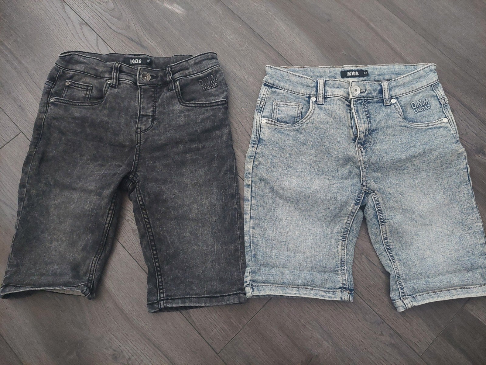 2 jeans korte broeken 164, Ophalen, Zo goed als nieuw, Jongen, Broek