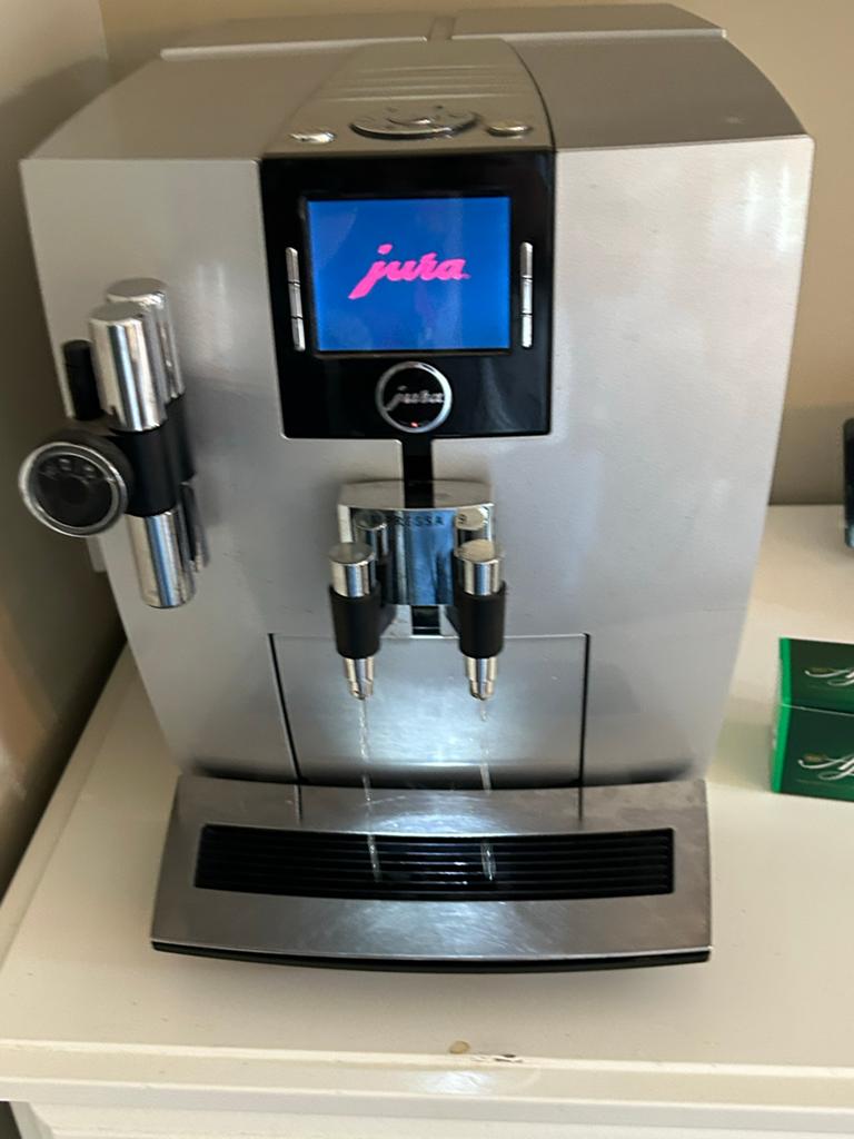 Jura Impressa J9.3 Volautomaat Koffiemachine - Zilver, Witgoed en Apparatuur, Koffiezetapparaten, Afneembaar waterreservoir, Gebruikt