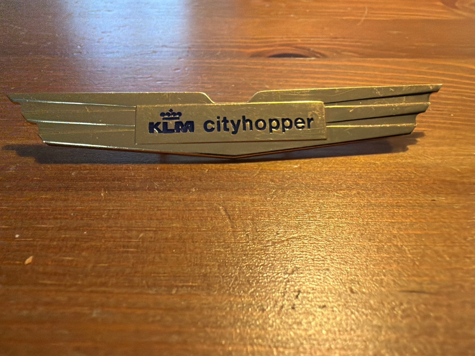 KLM Cityhopper piloten wing  badge, Ophalen of Verzenden, Zo goed als nieuw, Patch, Badge of Embleem