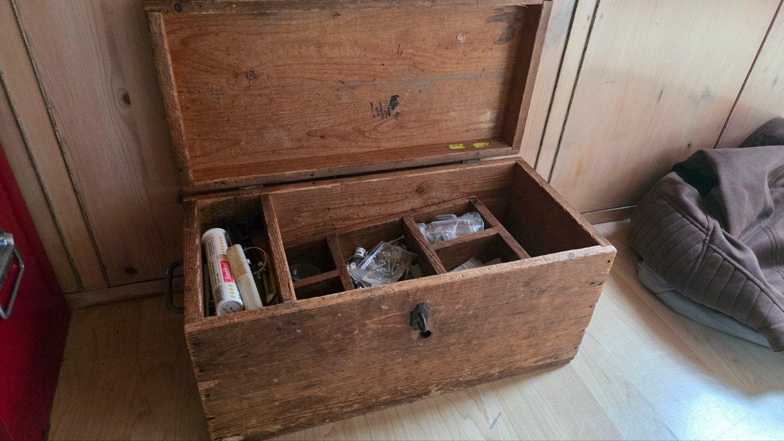 Gereedschapskist met uitgebreide inhoud, Ophalen, Minder dan 50 cm