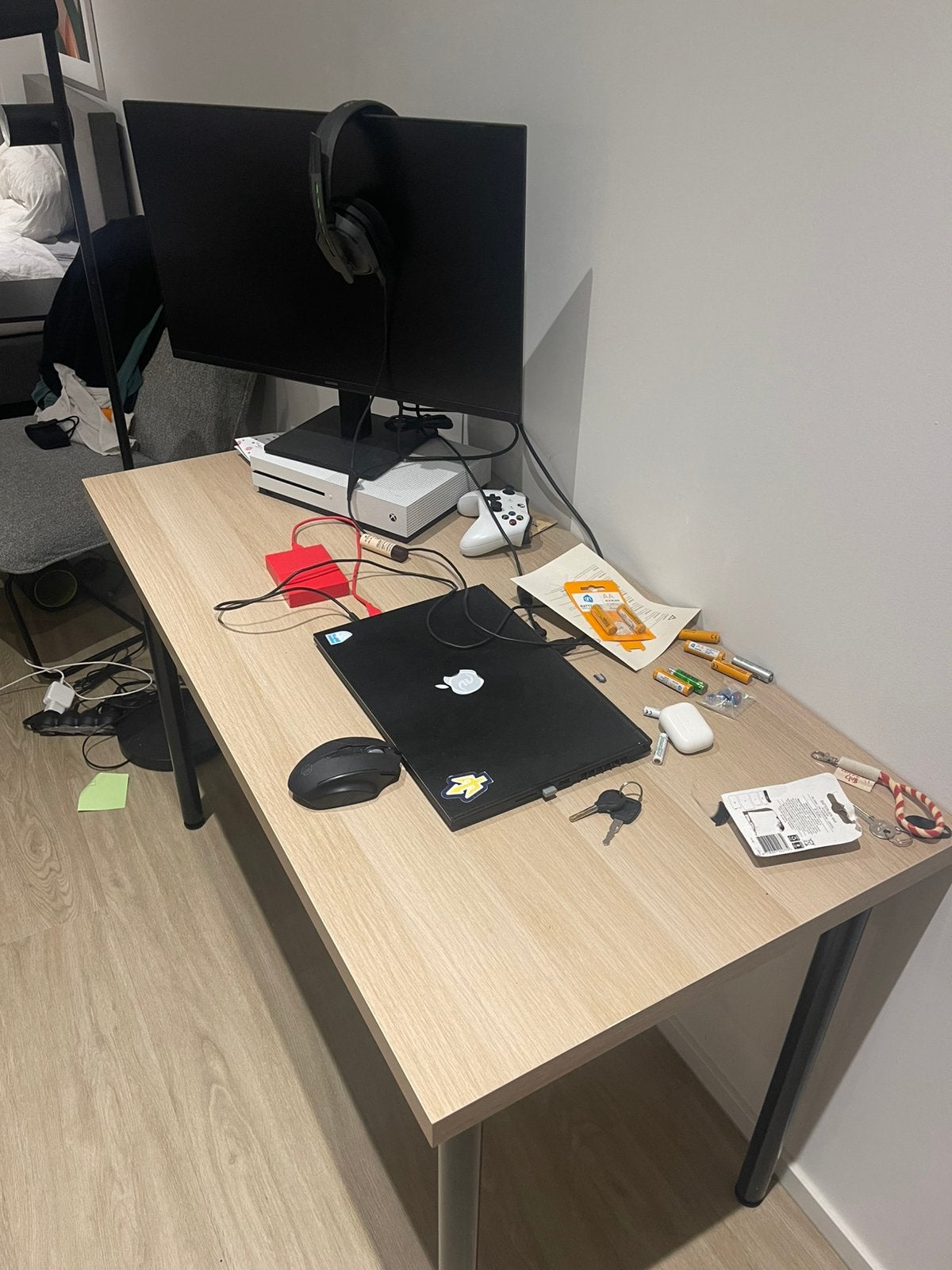 IKEA desk, Huis en Inrichting, Bureaus, Zo goed als nieuw, IKEA, Hout, Ophalen