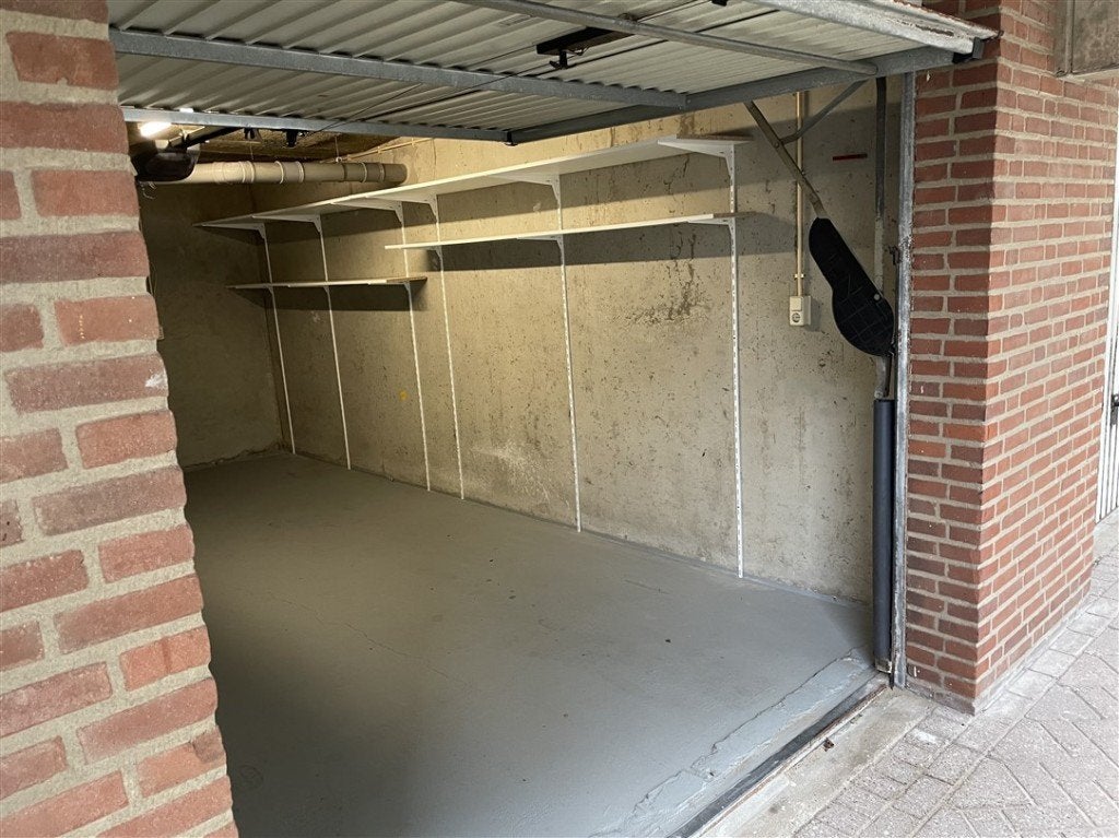 Te huur Ruime en luxe garagebox met elektra in Noordwijk, Zuid-Holland