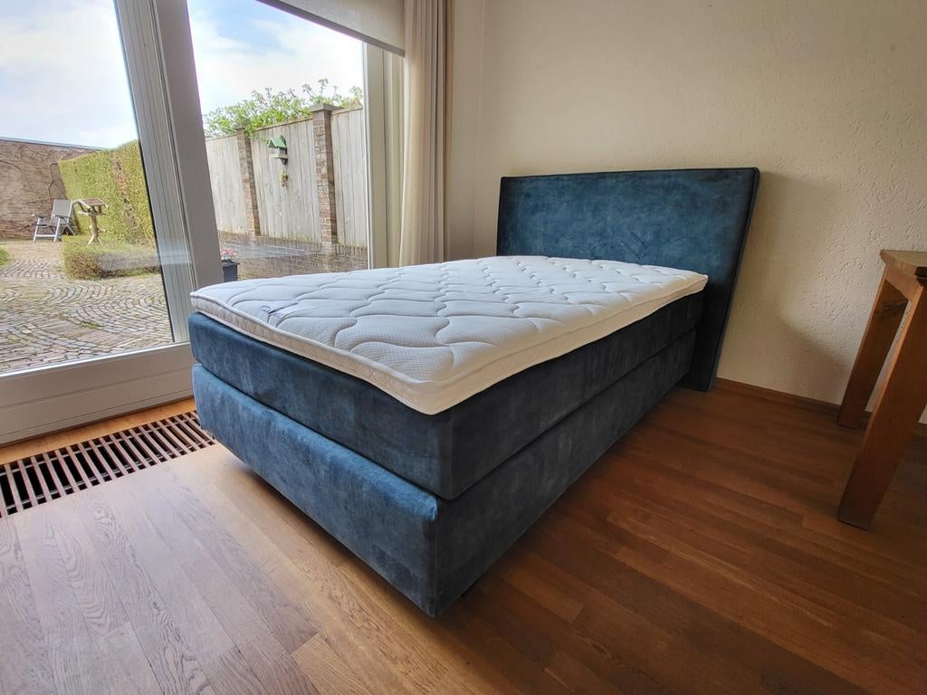 AVEK 1927 elektrisch verstelbare boxspring blauw 120 x 200., Gebruikt, Eenpersoons, Blauw, Ophalen of Verzenden