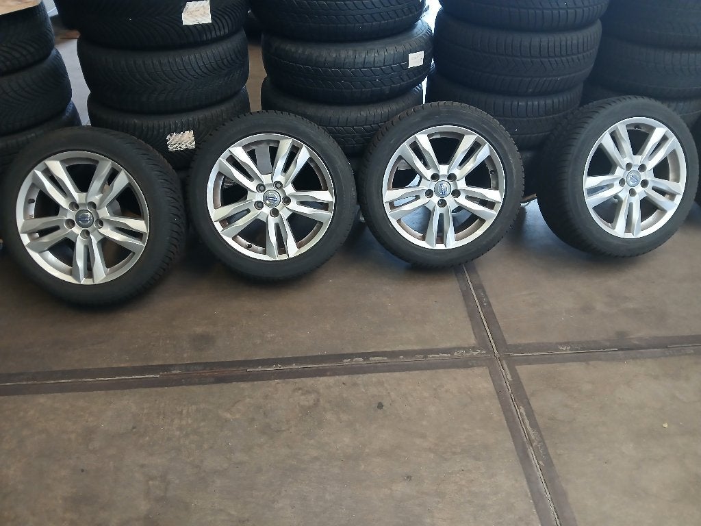 WINTERWIELEN VOLVO V60, Auto-onderdelen, Ophalen, Gebruikt, Banden en Velgen, 17 inch