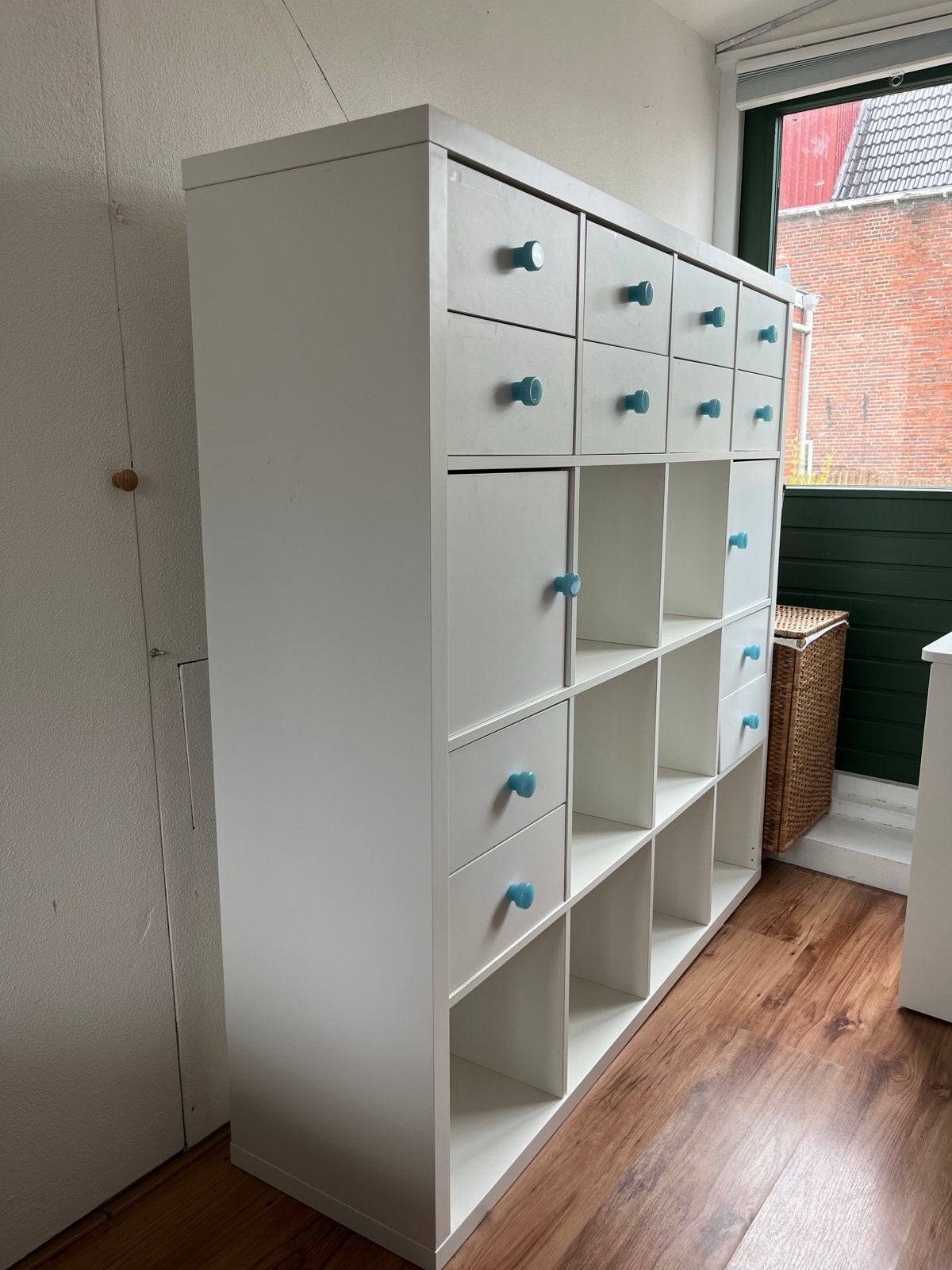 Ikea Kallax kast 4x4 (16 vakken) met blauwe knoppen, Huis en Inrichting, Kasten | Wandmeubels, Ophalen, 100 tot 150 cm, 150 tot 200 cm
