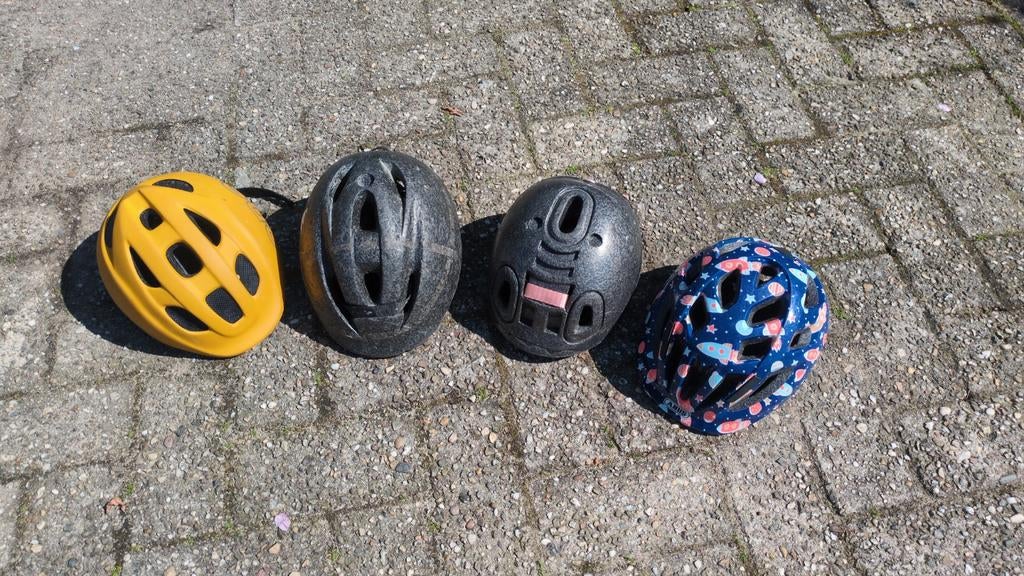 Collectie kinderhelmen - Diverse kleuren en maten, Fietsen en Brommers, Ophalen, Gebruikt, Overige maten, Jongen of Meisje