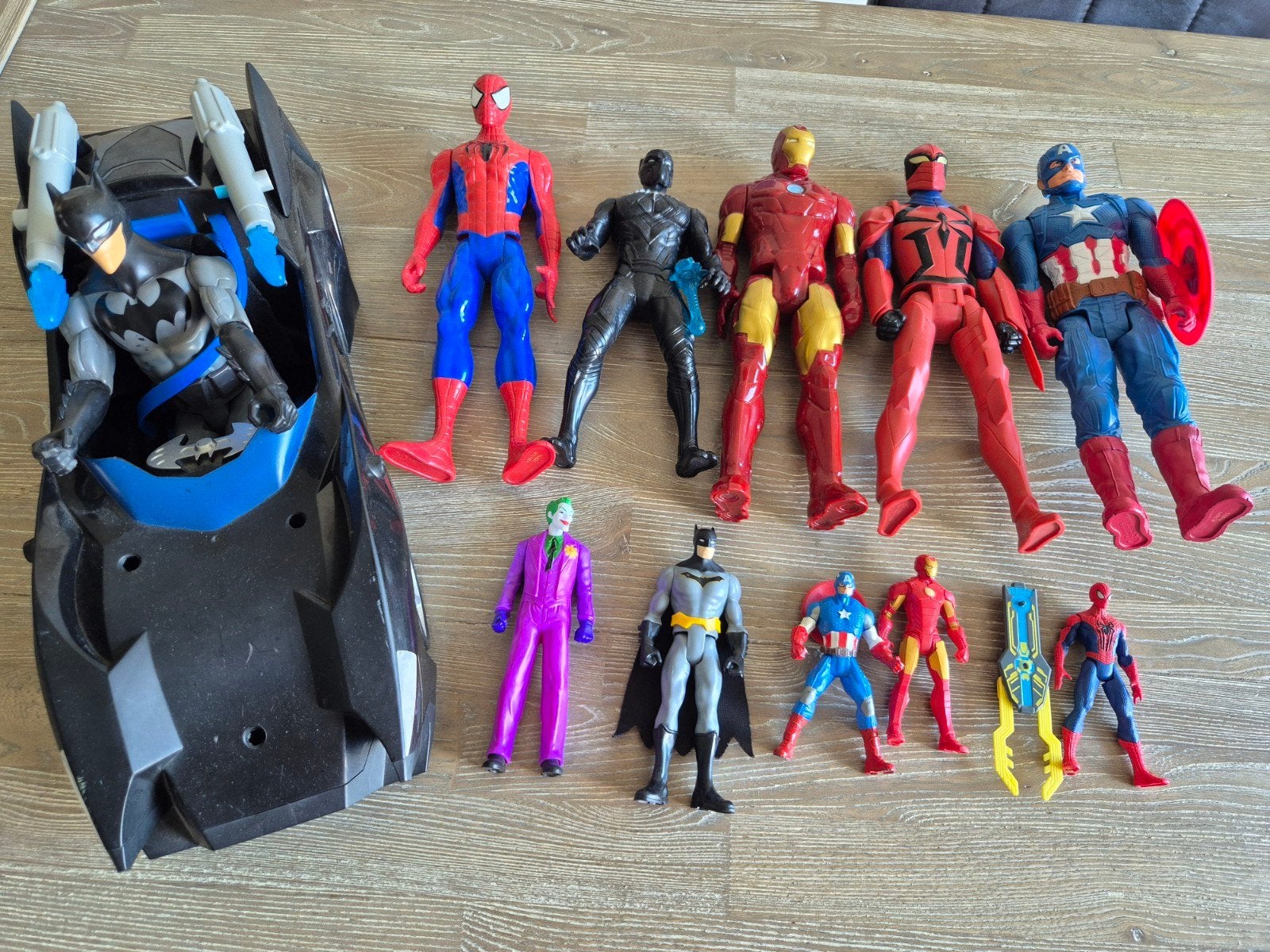 11 Marvel actiefiguren plus auto, Ophalen of Verzenden, Gebruikt