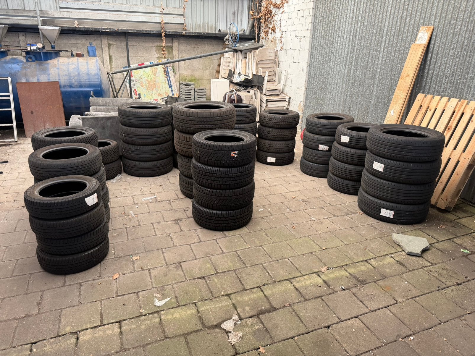 Grote bandenvoorraad te koop – complete partij, Ophalen, Zomerbanden, Band(en)