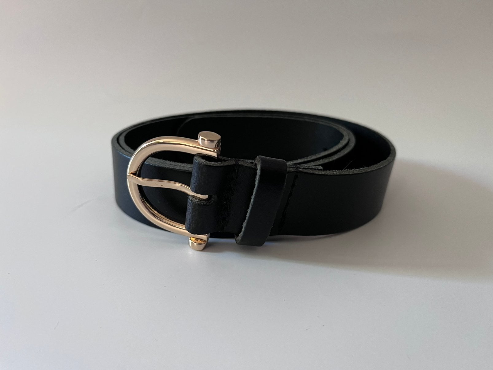 Zwarte riem met goudkleurige hoefijzer gesp, lederlook, 3 tot 5 cm, Zwart, 90 tot 100 cm, Ophalen of Verzenden