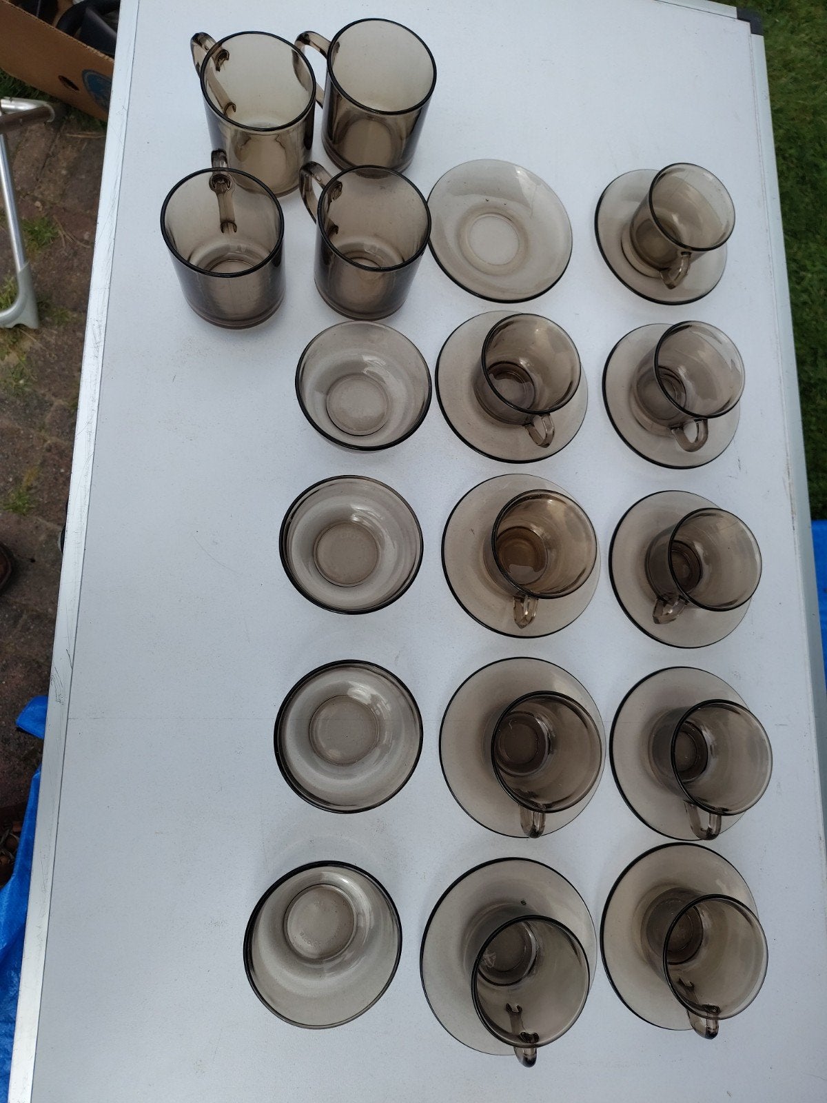 Vintage rookglas Arcoroc theekopjes met schotels - 12 stuks, Ophalen of Verzenden