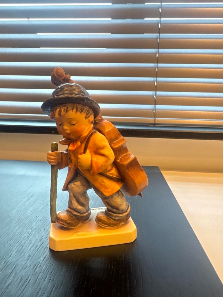 Vintage Hummel beeldje: Jongen met cello, Goebel W Germany, Verzamelen, Beelden en Beeldjes, Ophalen, Gebruikt, Hummel