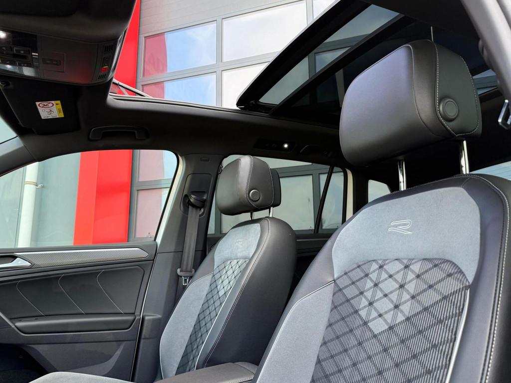Volkswagen Tiguan 1.4 TSI eHybrid R-Line Business+ 245PK | P, 1716 kg, Zwart, 4 cilinders, Met garantie (alle)