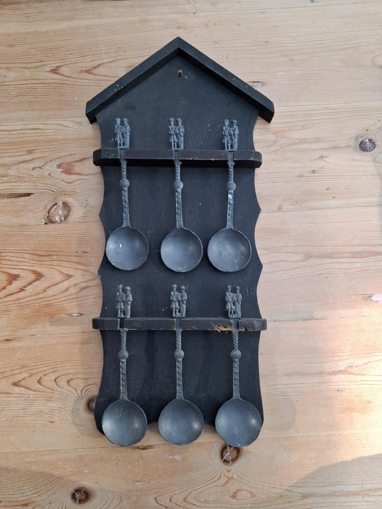 Tinnen lepels aan houten rekje, Antiek en Kunst, Antiek | Tin, Ophalen of Verzenden