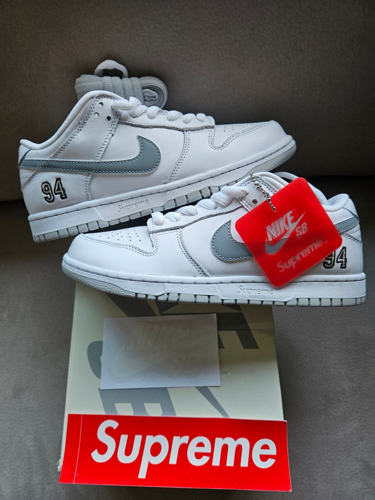 Originele Limited Edition Nike Dunk x Supreme wit maat 40,5, Wit, Nieuw, Ophalen of Verzenden, Sneakers of Gympen
