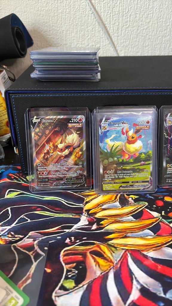 Jolteon v/max en flareon v/max, Ophalen of Verzenden, Zo goed als nieuw