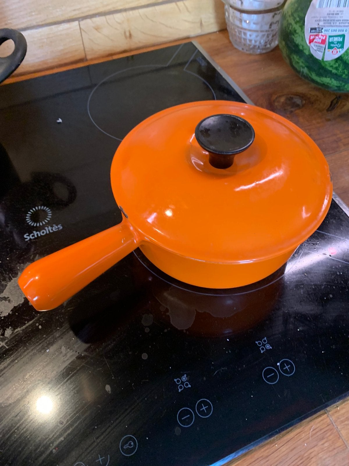 Le Creuset vintage oranje gietijzeren steelpan no 18, Ophalen of Verzenden, Zo goed als nieuw, Gietijzer