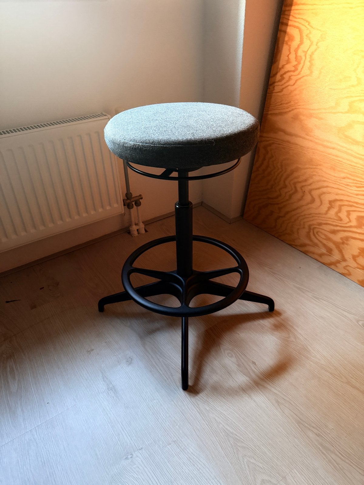 In hoogte verstelbare kruk van IKEA, Ophalen, In hoogte verstelbaar, Gebruikt, Overige materialen
