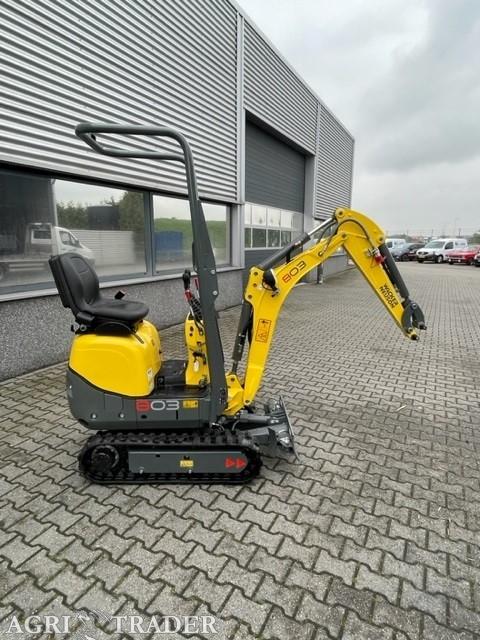 Wacker Neuson 803 minigraver met snelwissel en 3 bakken, Zakelijke goederen, Machines en Bouw | Kranen en Graafmachines, Ophalen