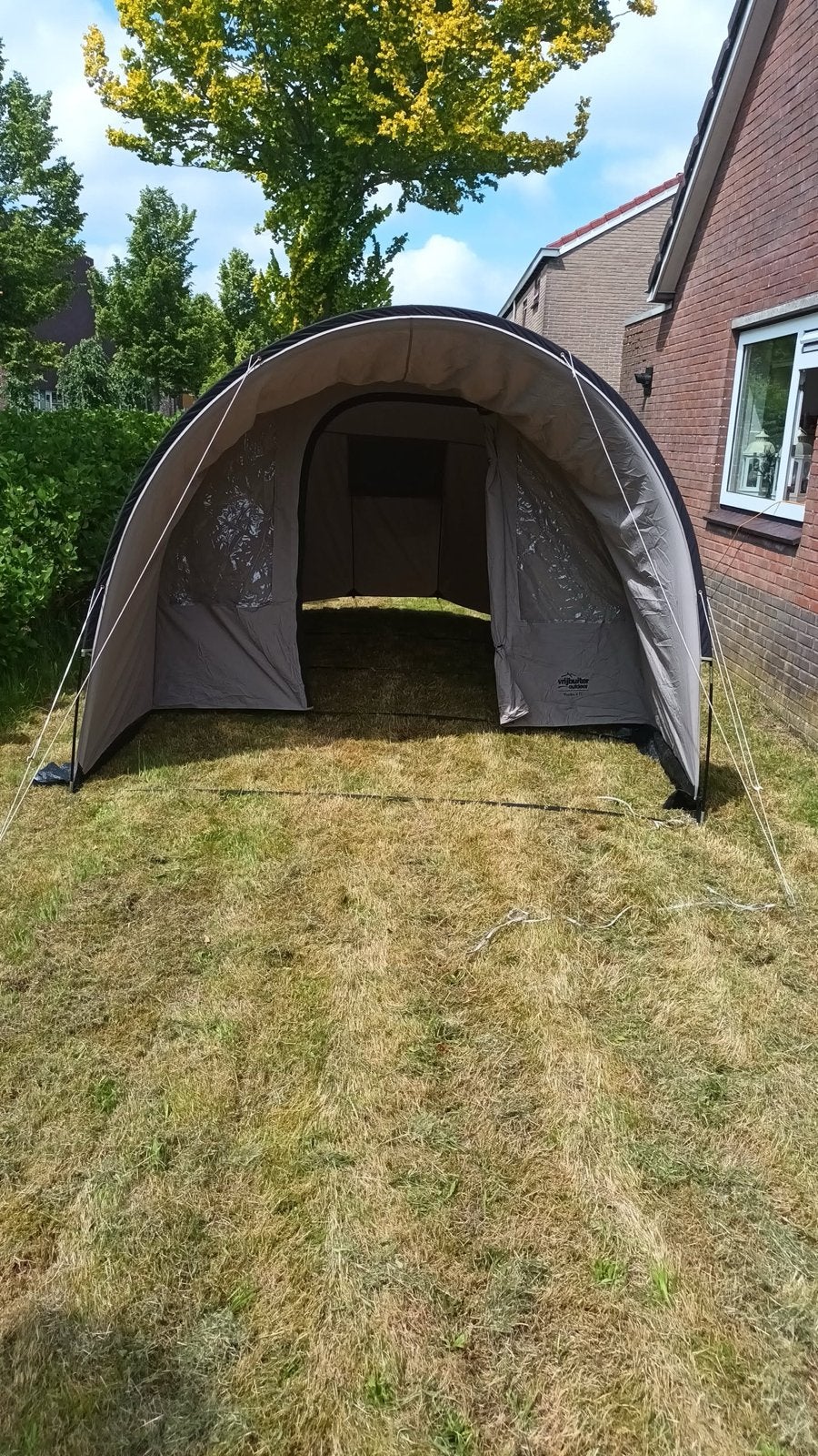 Ruime tunneltent - Ideaal voor kampeervakanties, Caravans en Kamperen, Ophalen, Zo goed als nieuw, Tot en met 4
