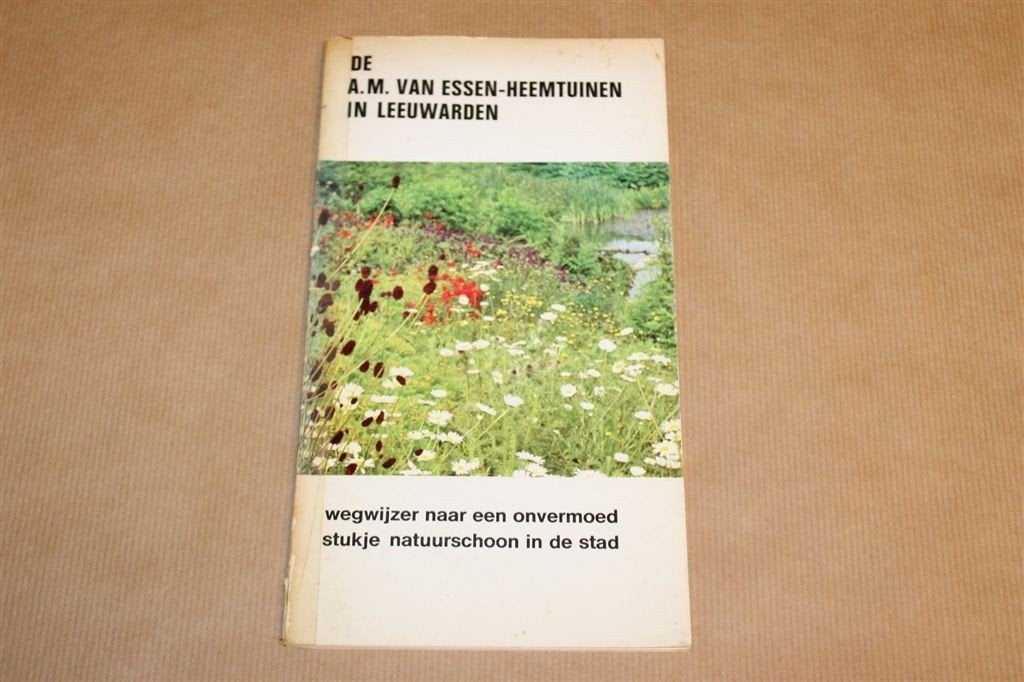 Van Essen-heemtuinen Leeuwarden — Natuurgids [1974], Ophalen of Verzenden, Gelezen