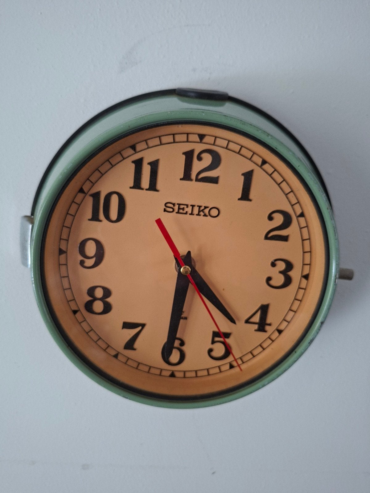 Vintage Seiko scheepsklok met patina maritieme uitstraling, Vintage, Analoog, Werkt op batterijen, Ophalen of Verzenden