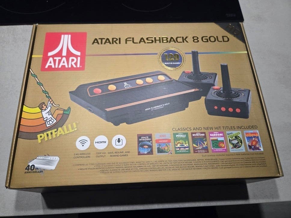 Atari Flashback 8 Gold - 120 ingebouwde games, Met games, Nieuw, Ophalen of Verzenden, Met 2 controllers