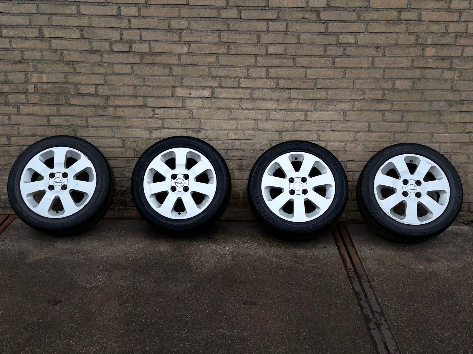 Opel corsa velgen + banden 15 inch!, Auto-onderdelen, Banden en Velgen, 15 inch, Ophalen of Verzenden, 195 mm, Zomerbanden