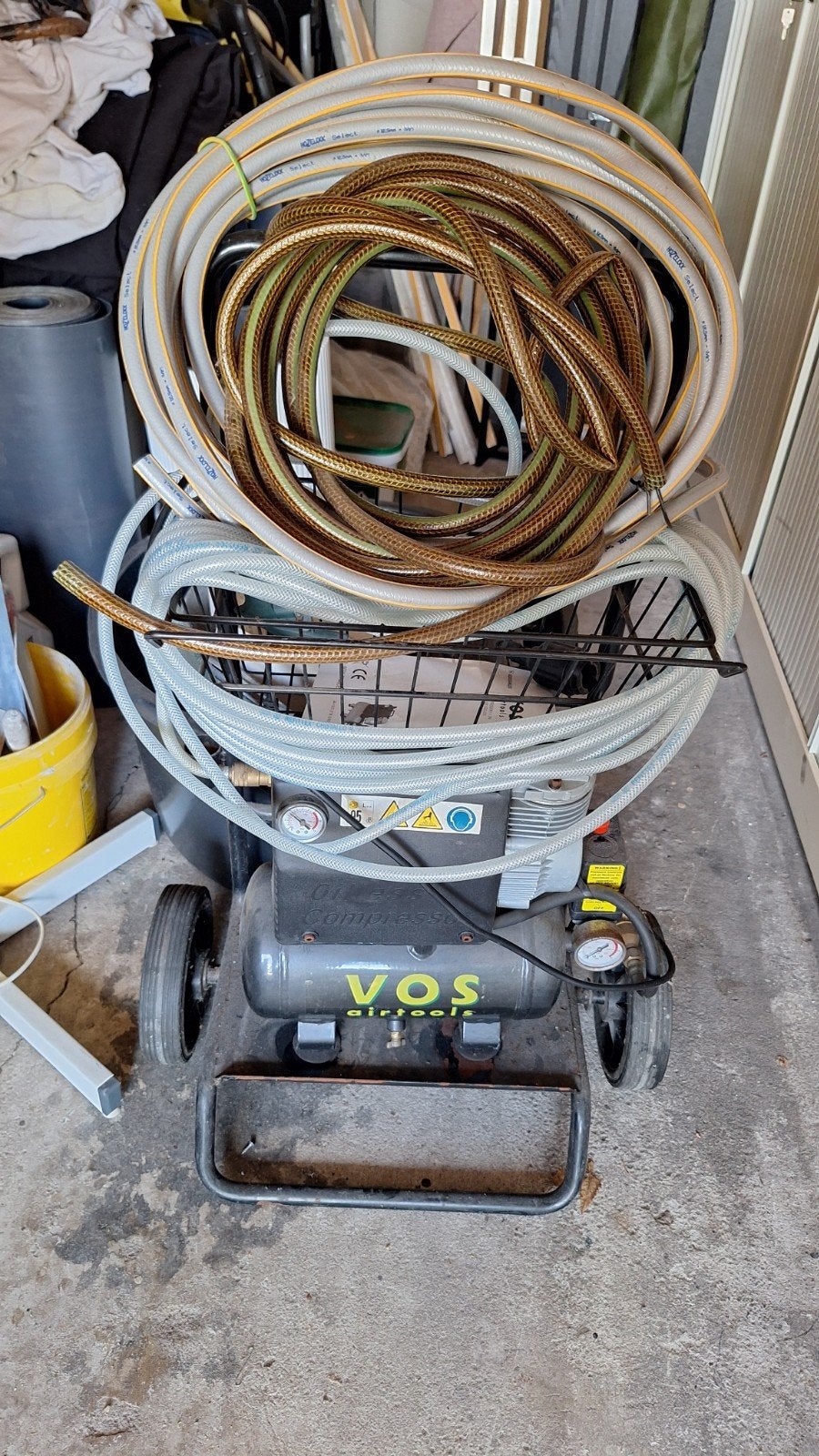 VOS Airtools Compressor met Slangen, Doe-het-zelf en Verbouw, Compressors, Ophalen, 6 tot 10 bar, Zo goed als nieuw, Minder dan 200 liter/min