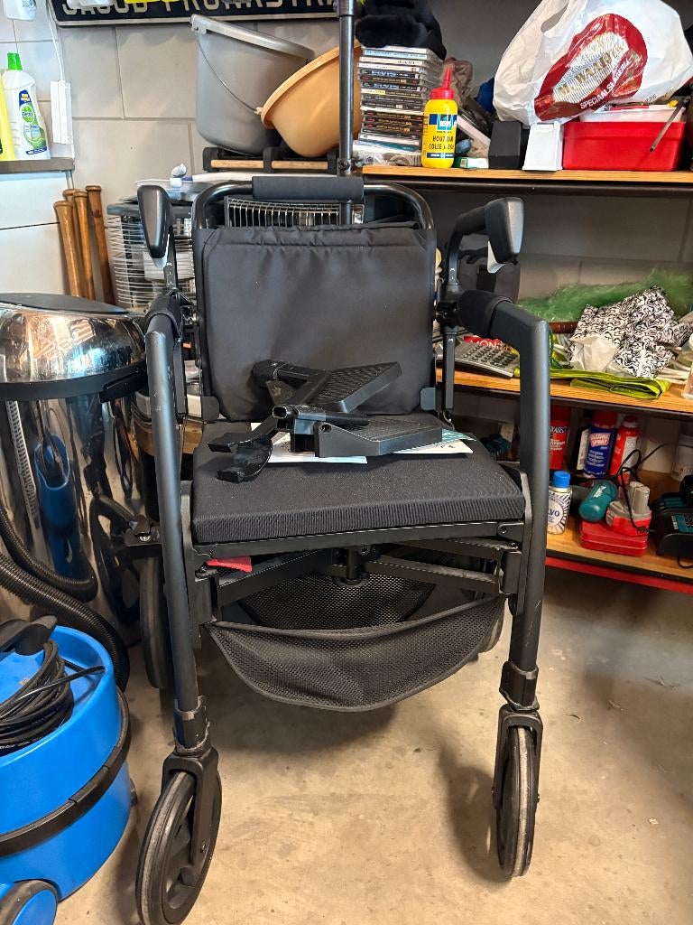 rollator/rolstoel, Ophalen of Verzenden, Inklapbaar, Zo goed als nieuw, Handbewogen rolstoel