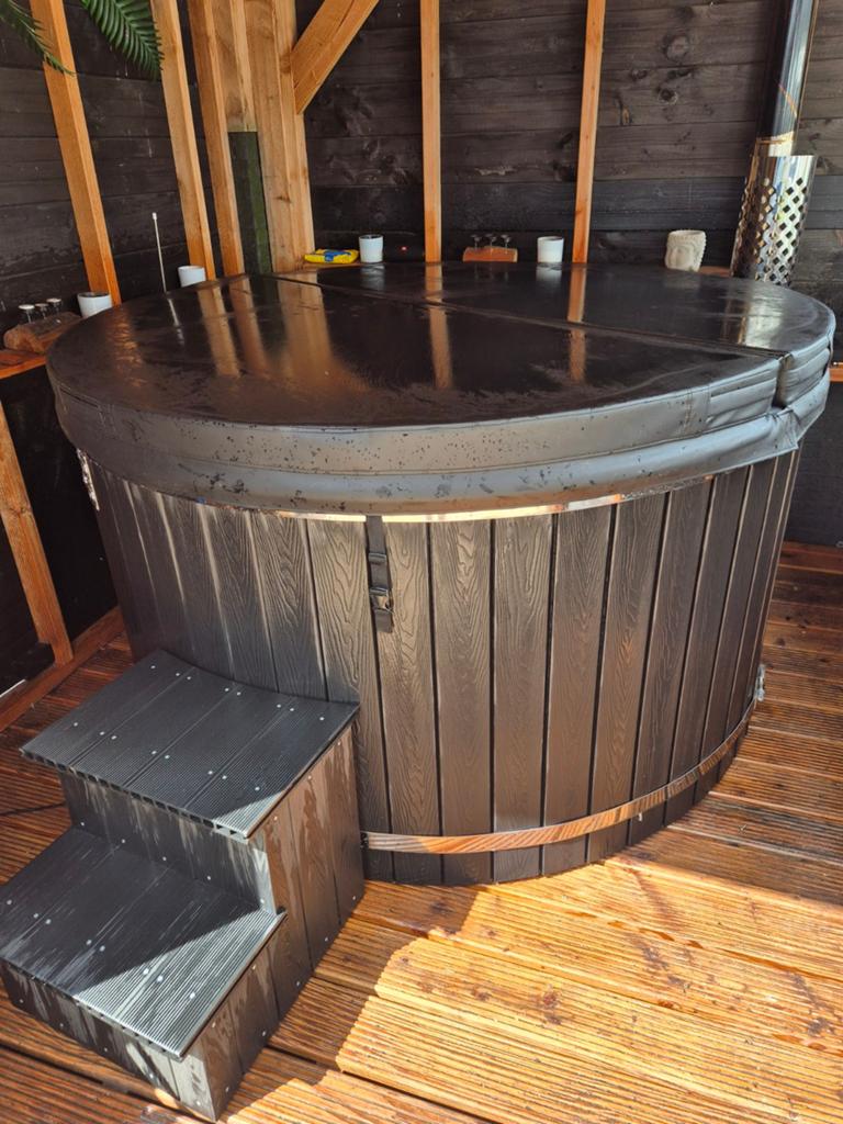Te koop: Exclusieve Luxe Hottub. ZGAN. Volledig Full Option, Ophalen of Verzenden, Zo goed als nieuw, Trap, Vast