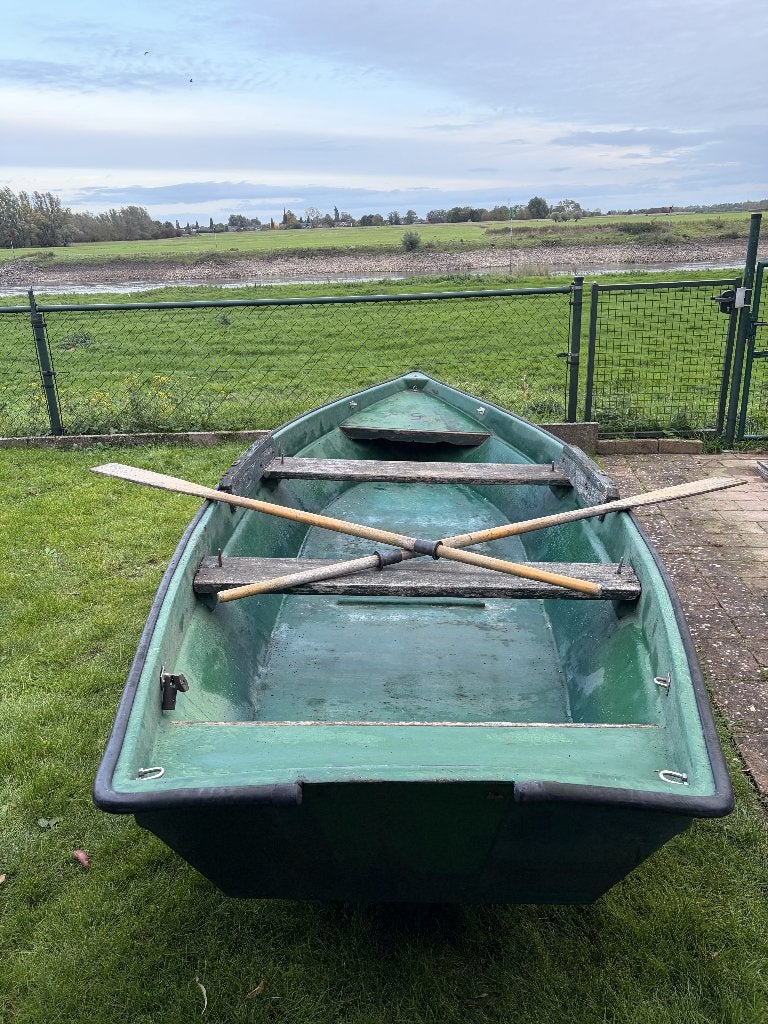 Vissersbootje met 8 pk buitenboordmotor en trailer, Ophalen, Gebruikt, 4 m, 30 cm