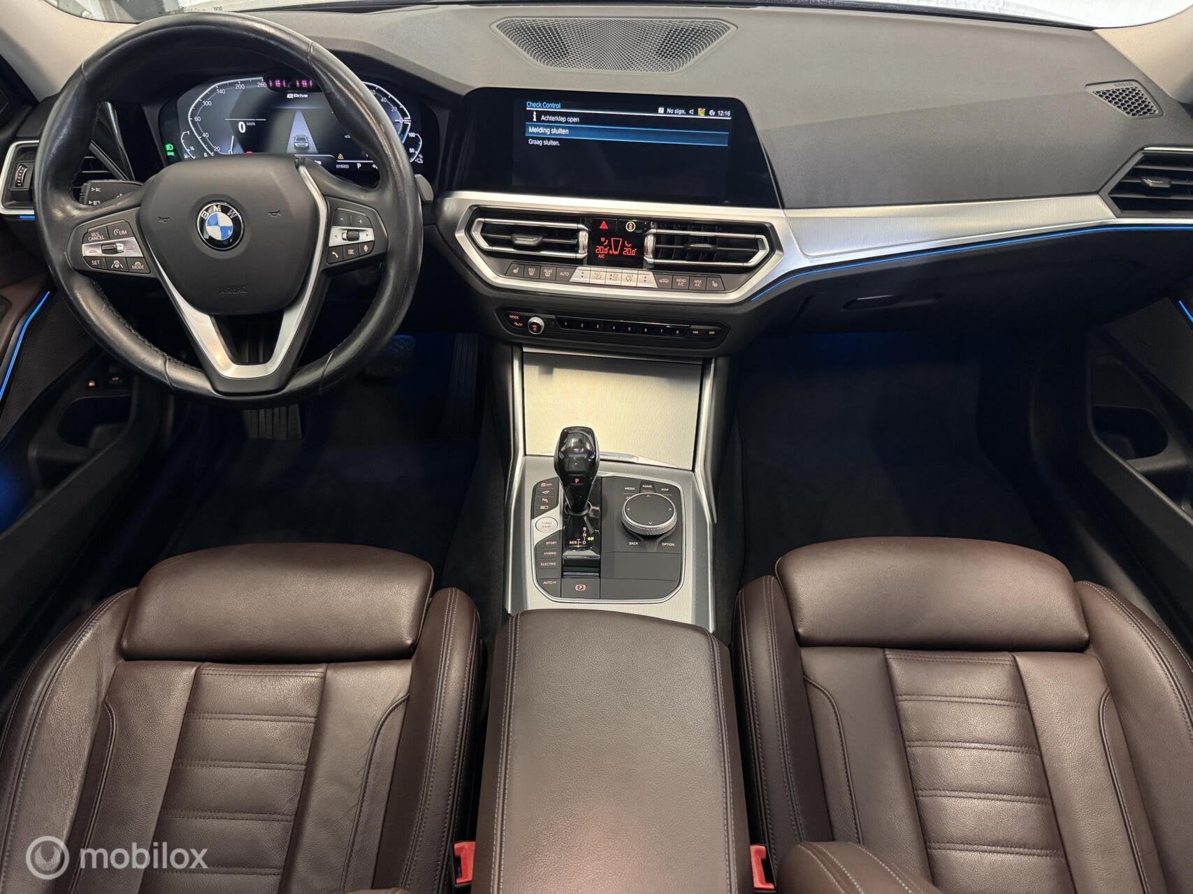 BMW 3-serie Touring 330e Sportline | Leer | HUD | Pano | ACC, Auto's, Gebruikt, 4 cilinders, Hybride Elektrisch/Benzine, 3-Serie