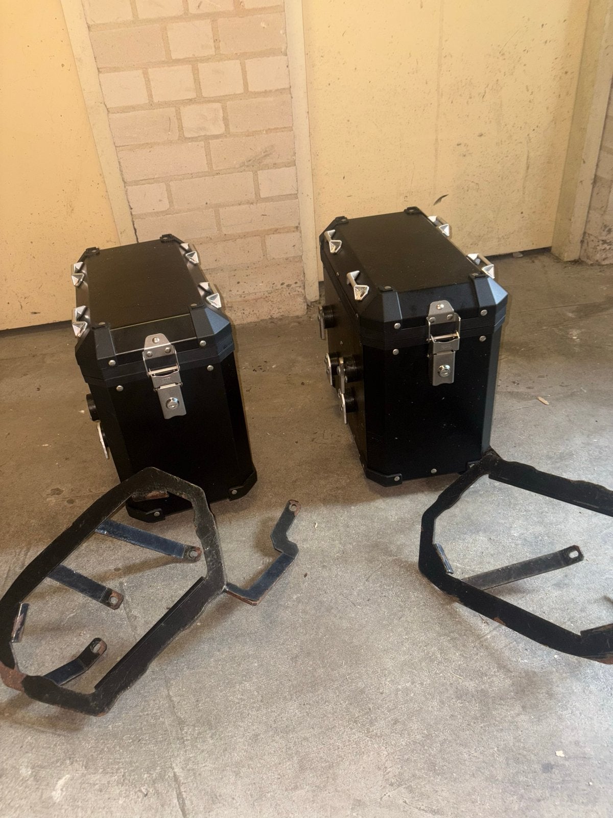 Aluminium zijkoffers BMW F800 GS + Montageframes, Ophalen, Gebruikt
