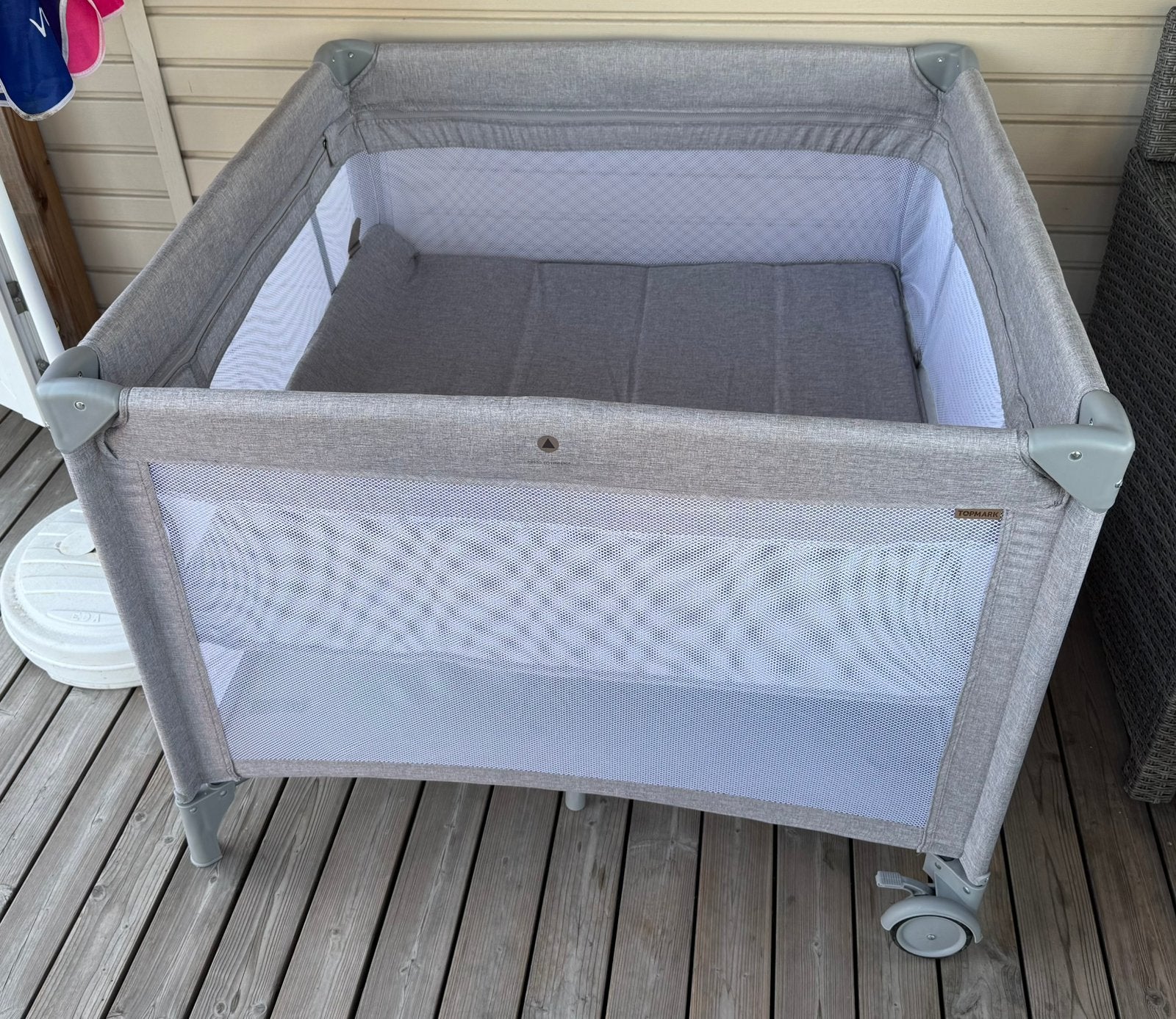Inklapbare box/campingbed met bodemverhoger. Topmark Parker, Ophalen of Verzenden, Zo goed als nieuw, Ledikant
