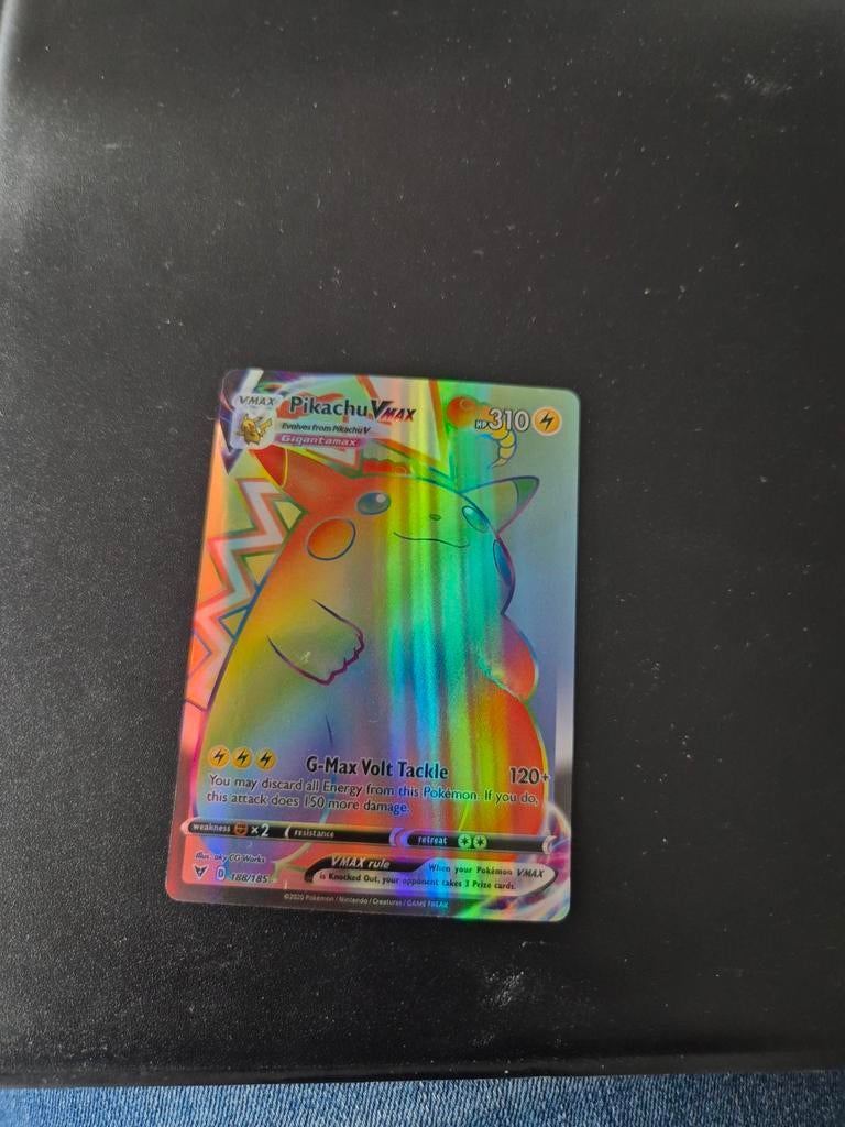 Pikachu VMAX Rainbow Rare Pokémon Kaart, Hobby en Vrije tijd, Verzamelkaartspellen | Pokémon, Ophalen of Verzenden, Zo goed als nieuw