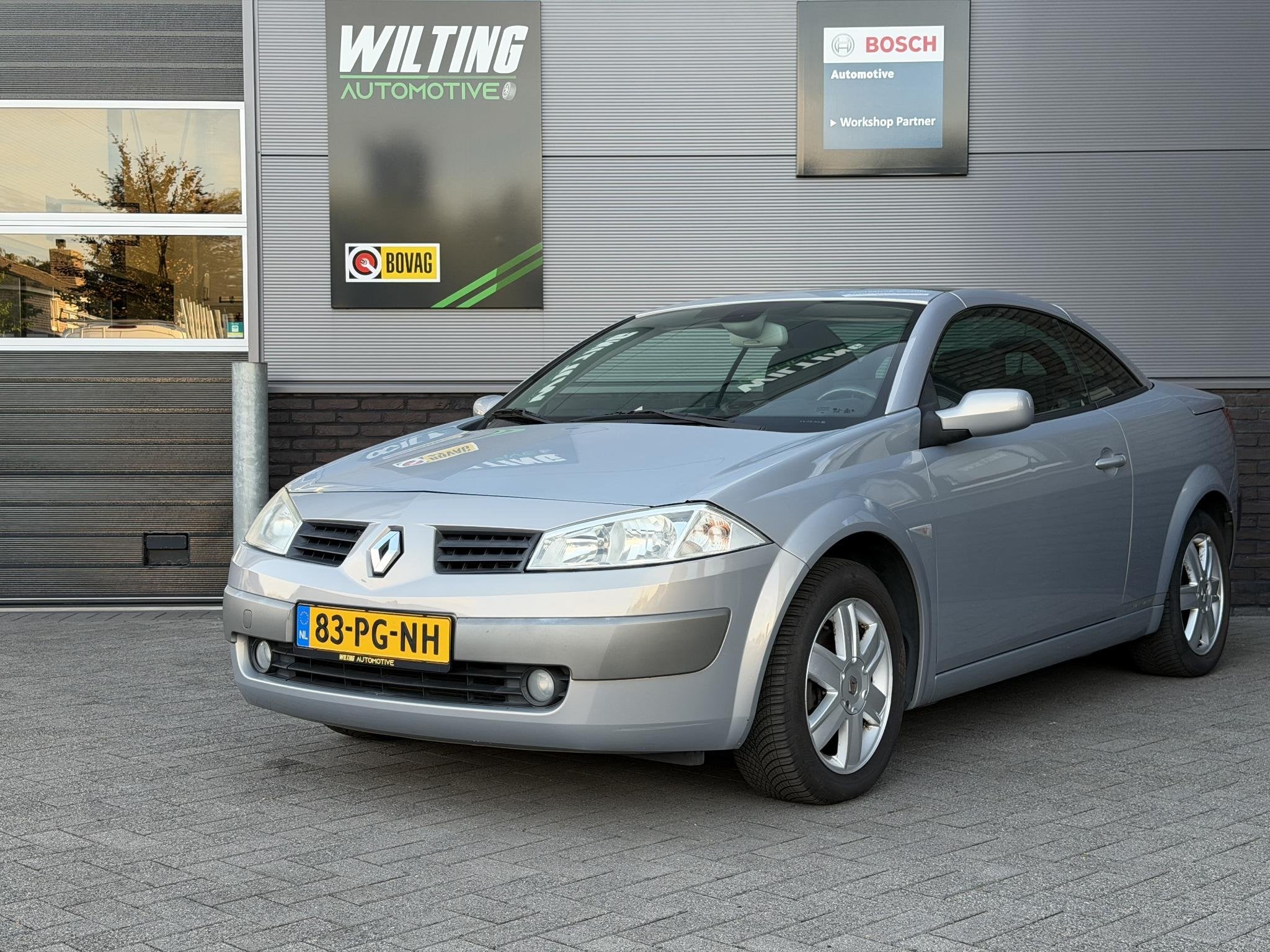 Renault Mégane Coupé-Cabriolet 2.0-16V Privilège Luxe, Auto's, Voorwielaandrijving, 1998 cc, Stof, Gebruikt