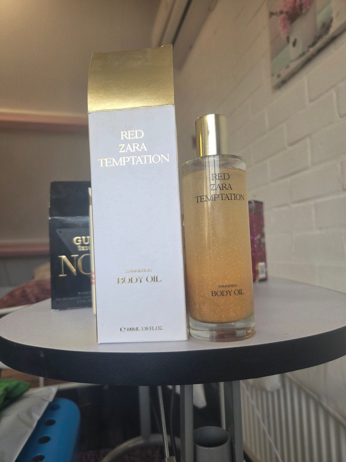 body oil  red zara temptation, Ophalen, Zo goed als nieuw